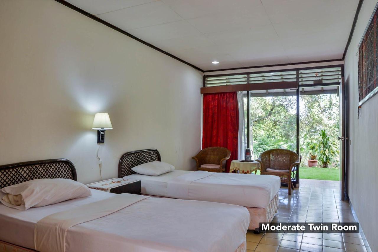 Silintong Hotel Ambarita Екстер'єр фото