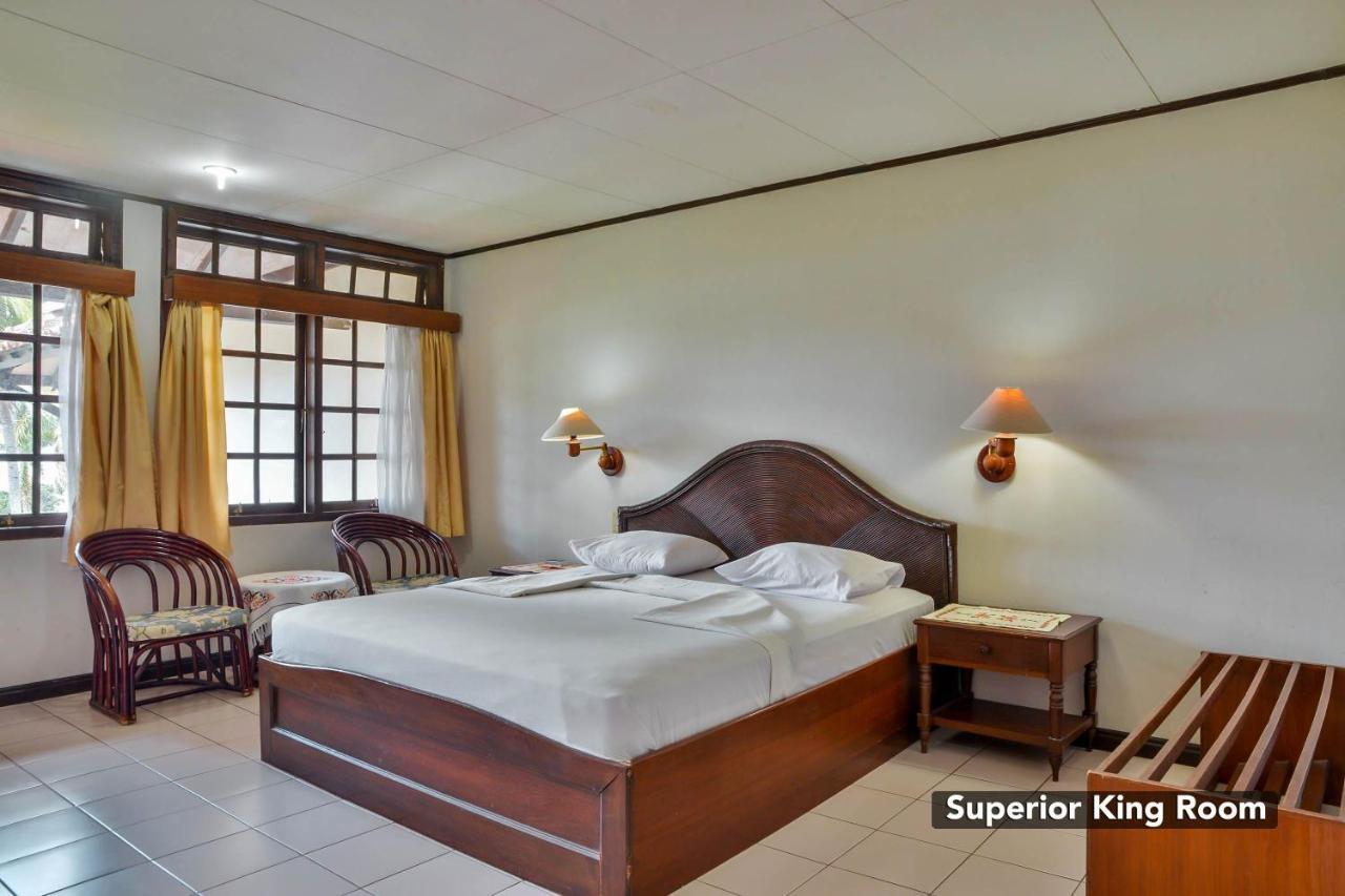 Silintong Hotel Ambarita Екстер'єр фото