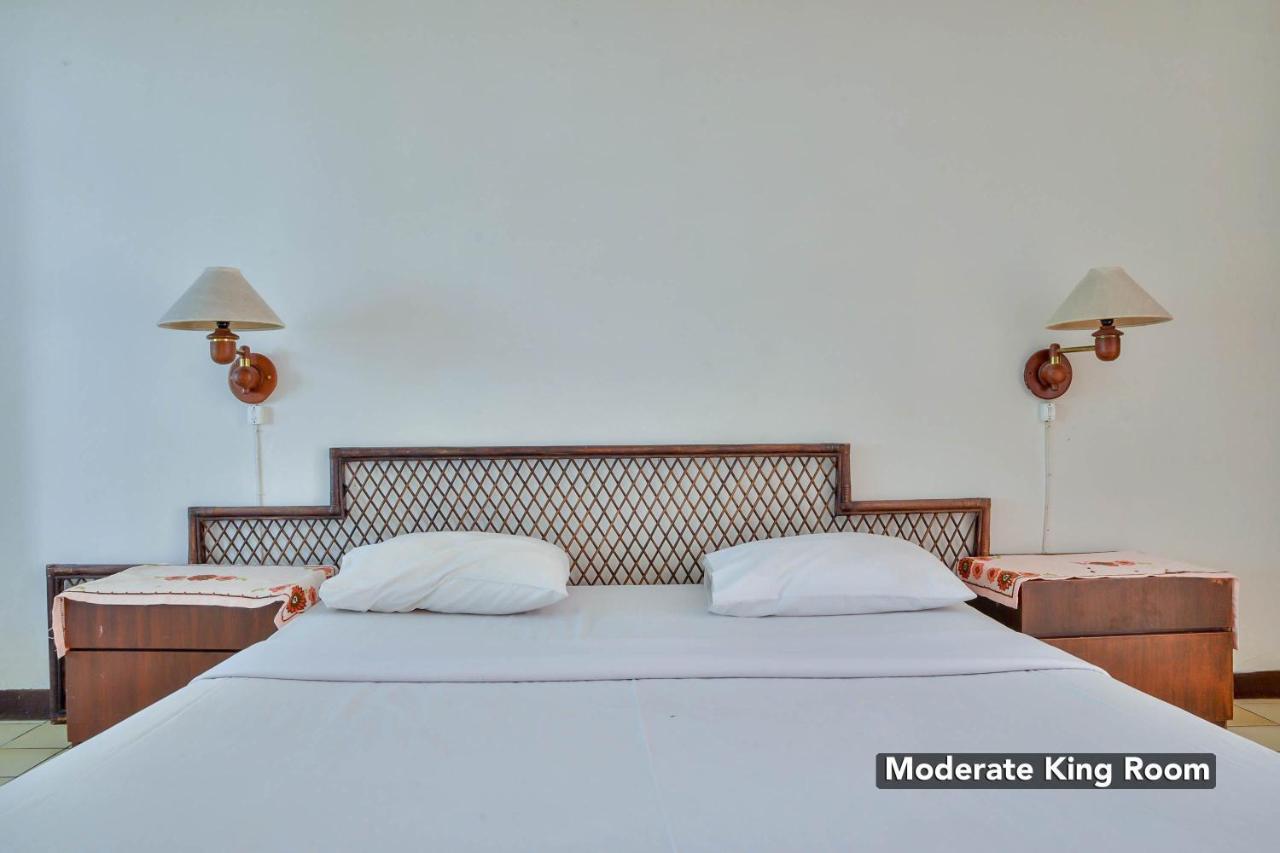 Silintong Hotel Ambarita Екстер'єр фото