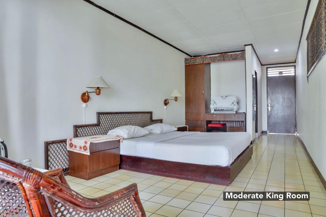 Silintong Hotel Ambarita Екстер'єр фото