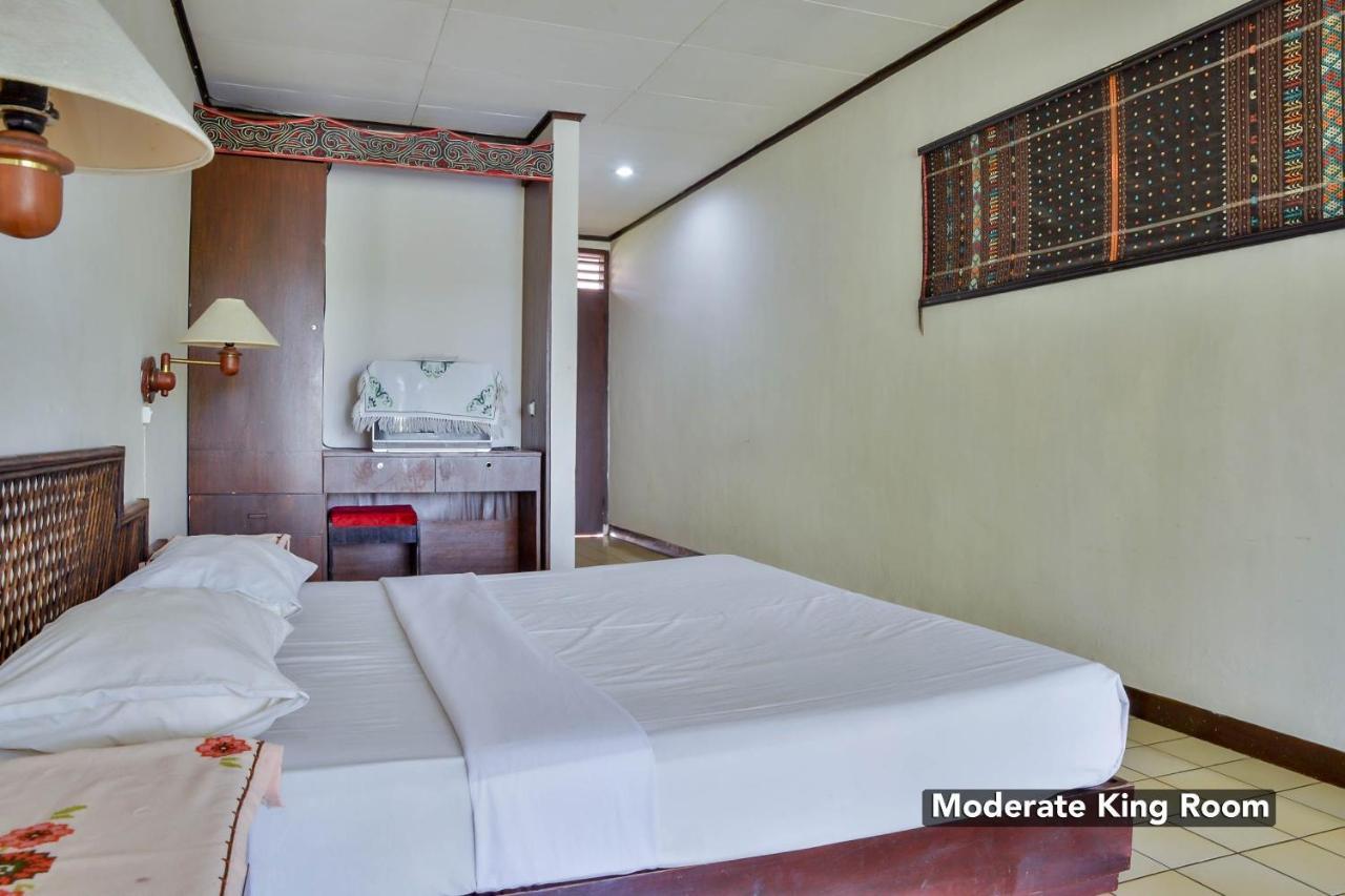 Silintong Hotel Ambarita Екстер'єр фото